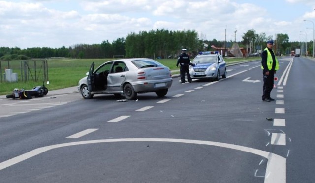 Na miejscu kolizji pracowali policjanci.