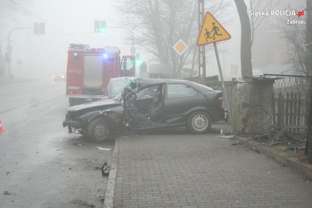 Wypadek w Zabrzu: BMW wpadło w poślizg na Bytomskiej w Zabrzu