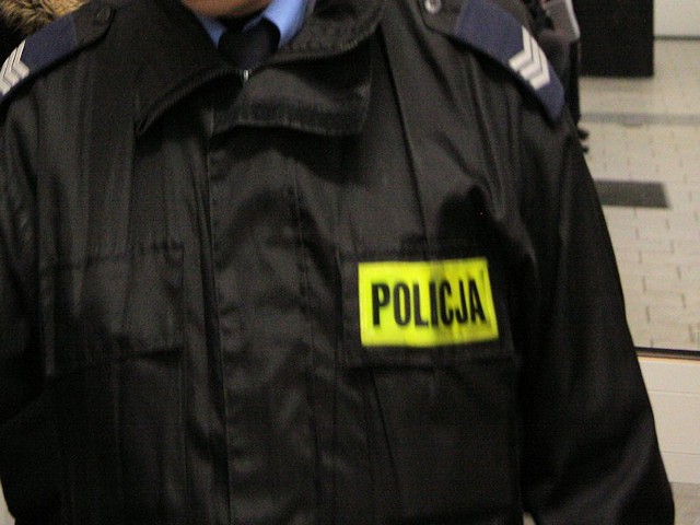 Kilkudziesięciu policjantów i strażaków przeszukuje okolice Zwierzyna i Bobrówka, bo to tam był ostatnio lokalizowany telefon chłopca.