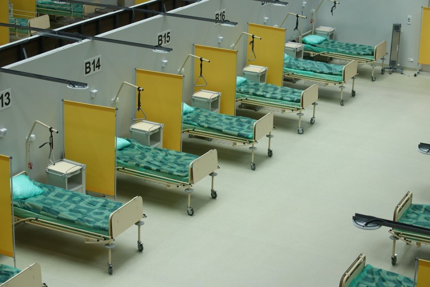 Opole. Jest pierwszy pacjent w szpitalu tymczasowym w CWK. Docelowo ma w nim być 150 łóżek