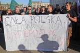 Nie chcą islamskiej dzielnicy w Poznaniu. Protestowali na placu Wolności [ZDJĘCIA]