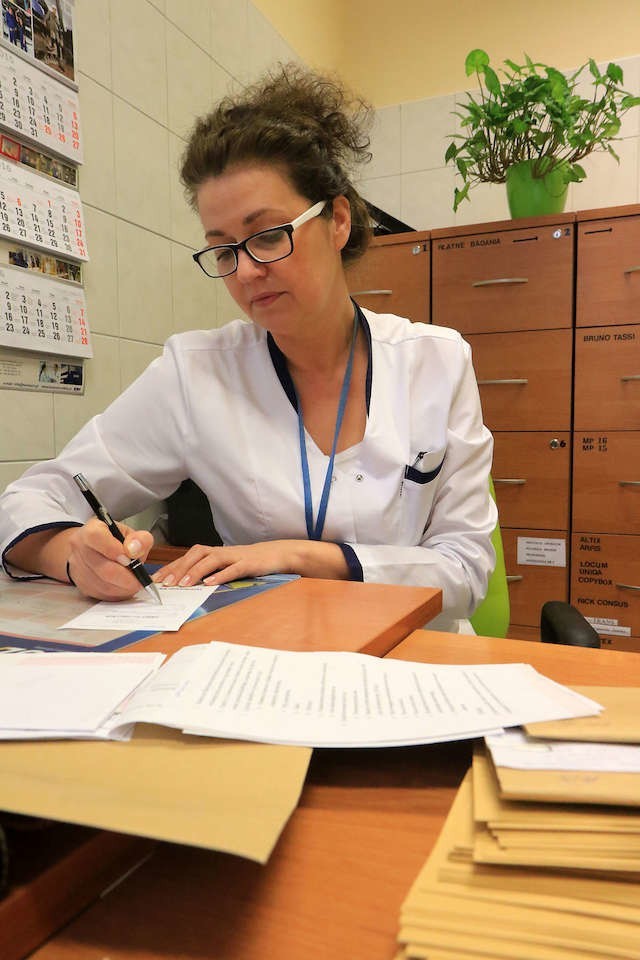 Barbara Zglewska, jedna z pielęgniarek Miejskiej Przychodni Specjalistycznej będzie mogła po skończeniu kursu sama wypisywać recepty
