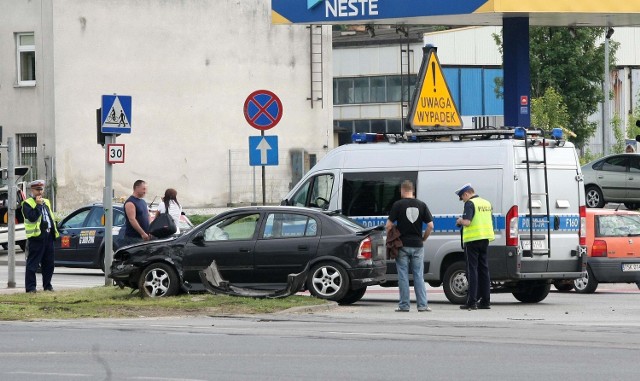 Wypadek na skrzyżowaniu Włókniarzy i Konstantynowskiej