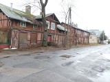 Toruń. Kolejne domy szkieletowe do rozbiórki. Jaka przyszłość czeka tereny przy ul. Olbrachta?