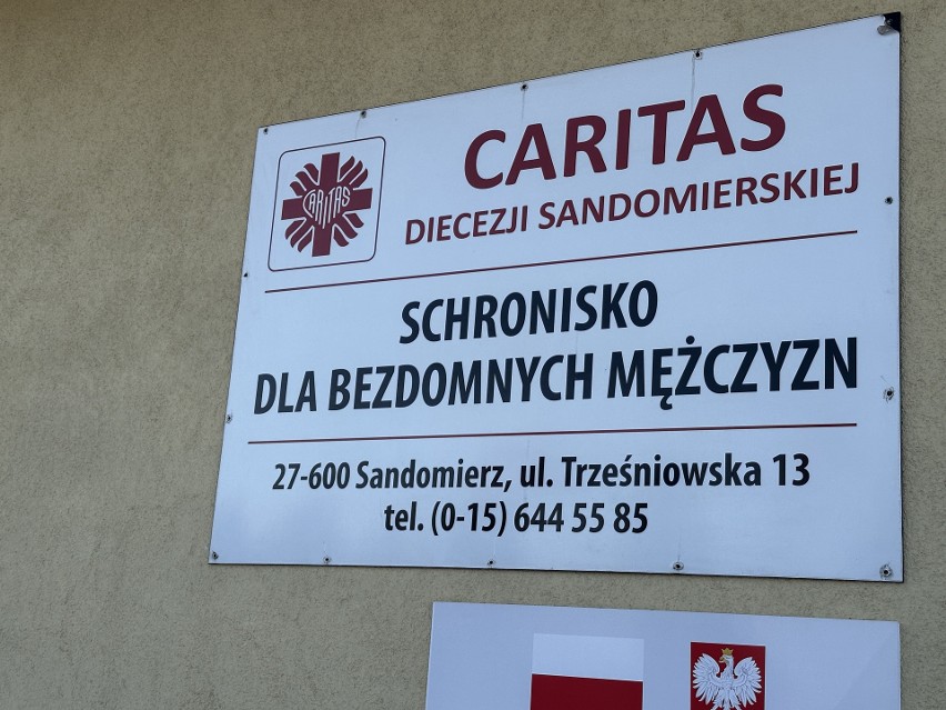 Osoby bezdomne mogą znaleźć schronienie w placówkach w Sandomierzu i Rudniku nad Sanem prowadzonych przez Caritas Diecezji Sandomierskiej