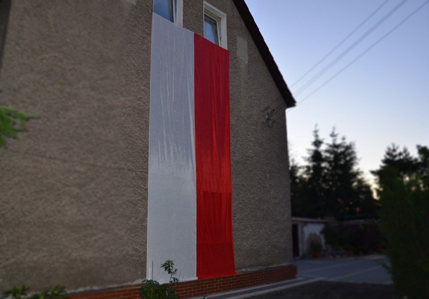 - Specjalnie zrobiona i powieszona flaga na Euro 2016!...