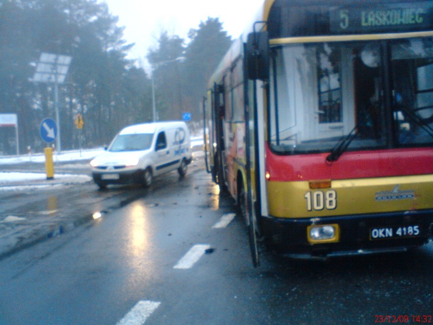 Wypadek z udziałem autobusu MZK
