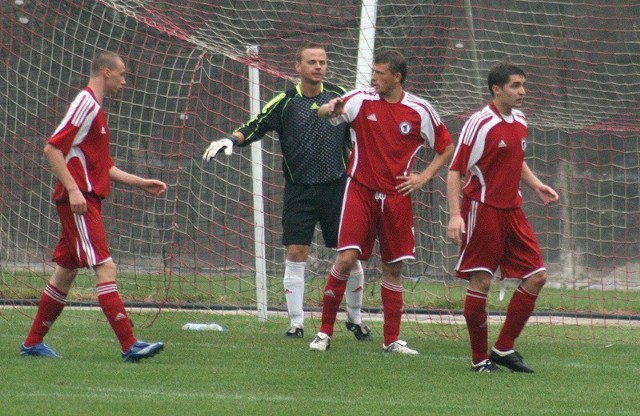 Piłkarze Broni grają w środę na własnym boisku z Mazowszem Grójec.