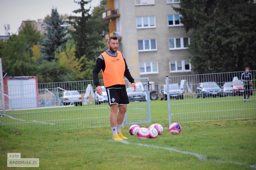 Fortuna 1 liga. Radomiak Radom w piątek rano wyjechał na sobotni mecz do Chojnic z Chojniczanką (ZDJĘCIA Z CZWARTKOWEGO TRENINGU)