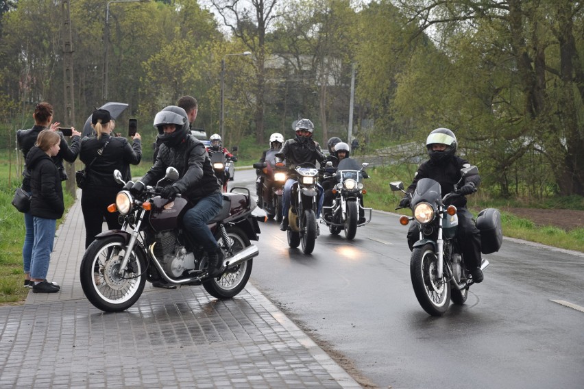 Pasjonaci motocykli z Solca Kujawskiego hucznie rozpoczęli...
