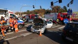 Nowy Sącz. Zderzenie dwóch osobówek na ul. Barskiej. W szpitalu kobieta w ciąży i dziecko [ZDJĘCIA]