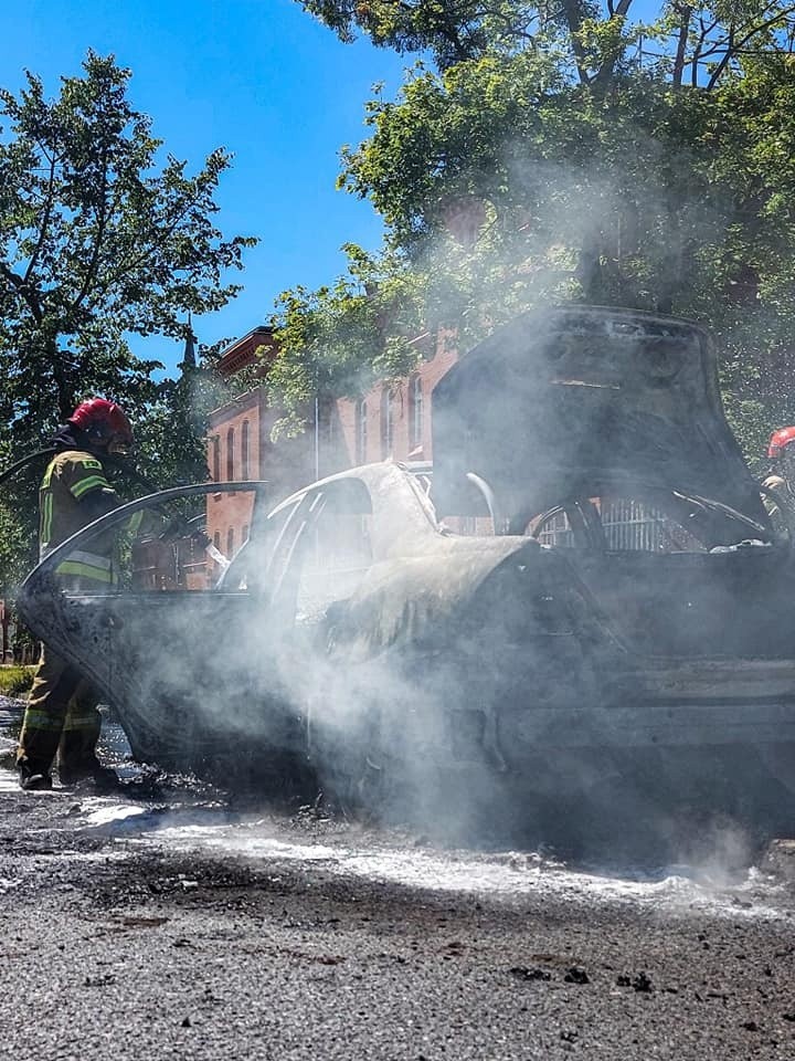 Dym widoczny w całym Toruniu - strażacy interweniują przy ulicy Dobrzyńskiej