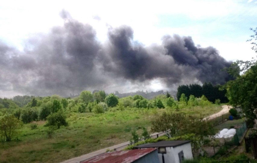 Pożar na prawobrzeżu w Szczecinie. Pali się pustostan