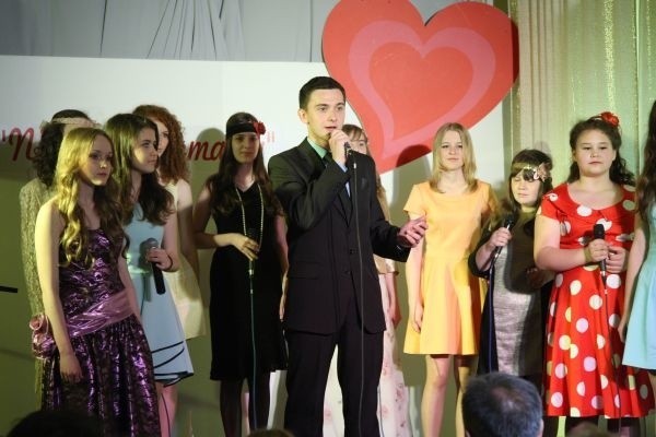"Nie ma jak u mamy" - śpiewał Krystian Dudek, a wraz z nim utalentowane wokalistki ze Studia Piosenki Ga-Ga.