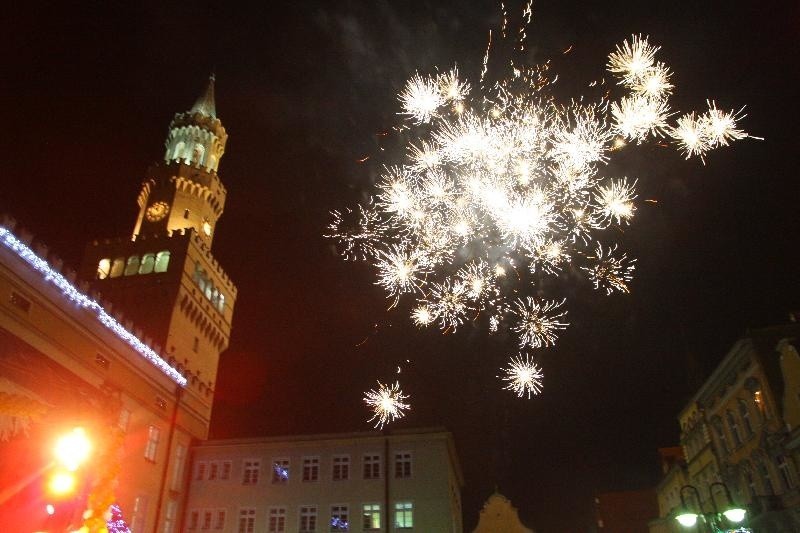 Po północy śródmieście Opola rozświetlił efektowny pokaz...