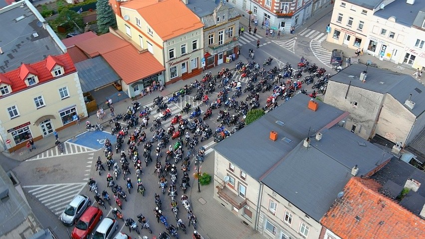 Jak szacują organizatorzy, w paradzie ulicami Łasina udział...