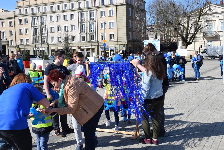 „Przystanek autyzm” to happening w Dzień Autyzmu na placu...