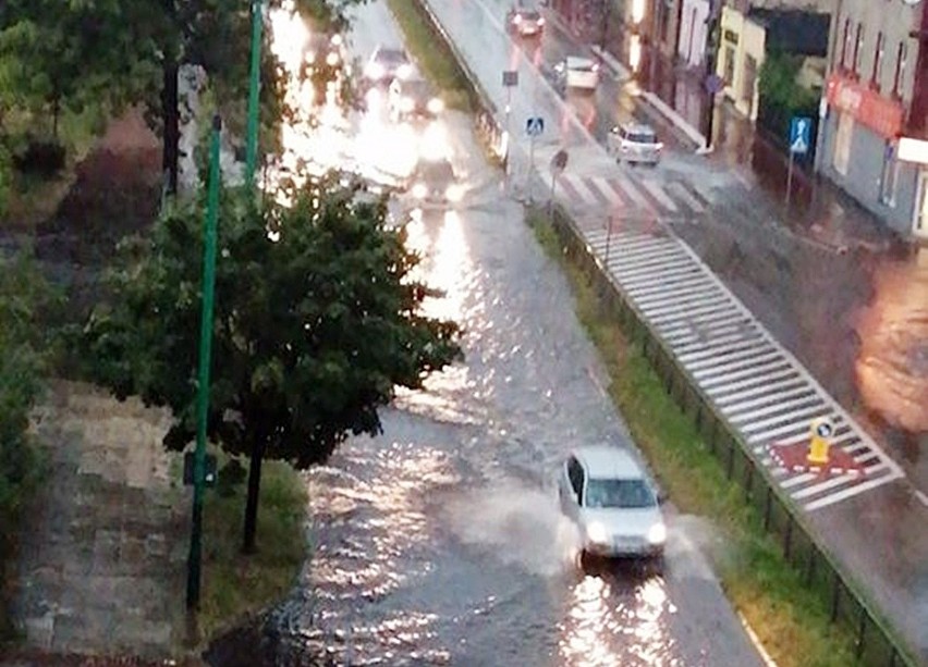 Potężna burza z oberwaniem chmury przeszła przez wiele miast...