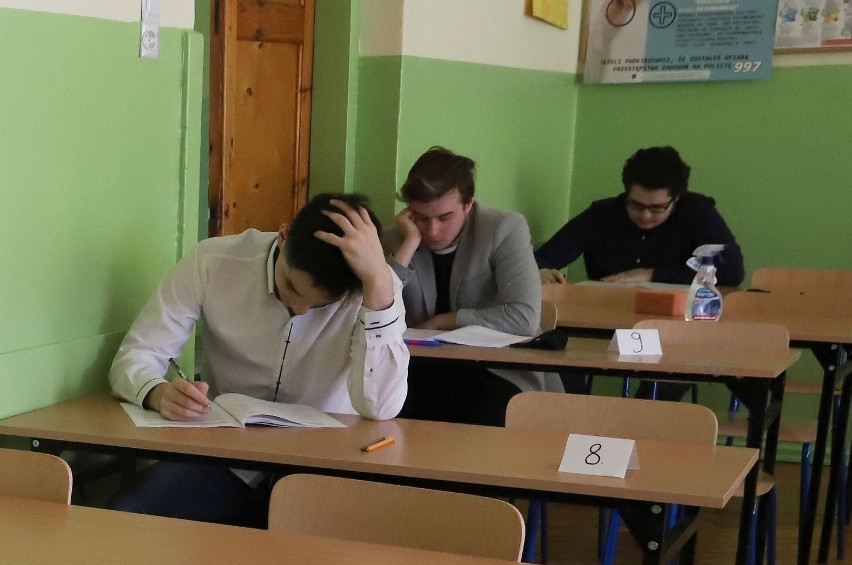 Próbna matura z języka angielskiego w powiecie radomskim. Uczniowie zadowoleni z egzaminu