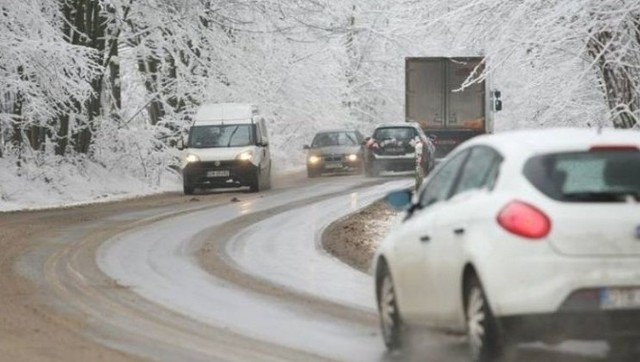 Pogoda w Łodzi w środę 16.02.2022Środa przyniesie ze sobą opady deszczu, natomiast zachmurzenie będzie umiarkowane. Temperatura sięgnie do 6°C. Przewidywany jest południowo-zachodni wiatr o prędkości do 25 km/h. Ciśnienie atmosferyczne - 1006 hPa. Pogoda w Łodzi w czwartek 17.02.2022W czwartek nastąpi skok temperatury, a w najcieplejszym momencie dnia termometry wskażą 10°C. Odczuwalna temperatura natomiast to 6°C. W czwartek może wystąpić lekki przelotny deszcz, zachmurzenie umiarkowane. Wiatr zachodni wiejący z prędkością 36 km/h. Ciśnienie atmosferyczne - 1004 hPa.ZOBACZ WIĘCEJ NA KOLEJNYCH SLAJDACH!