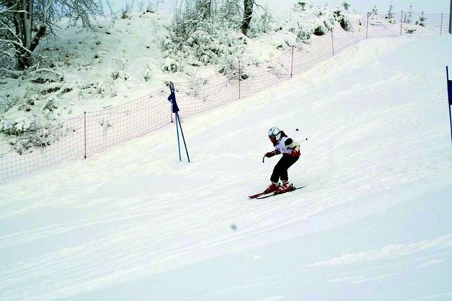 Narciarze i snowboardziści rywalizować będą w pięciu kategoriach wiekowych, z podziałem na kobiety i mężczyzn.