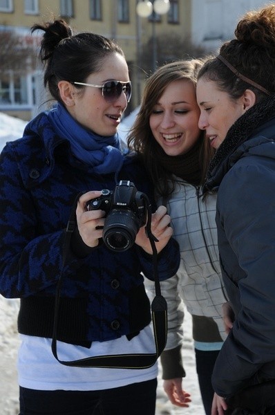 Młodzież doskonale bawiła się w trakcie warsztatów fotograficznych Styl T organizowanych przez Środowiskowy Dom Kultury w Tarnobrzegu.