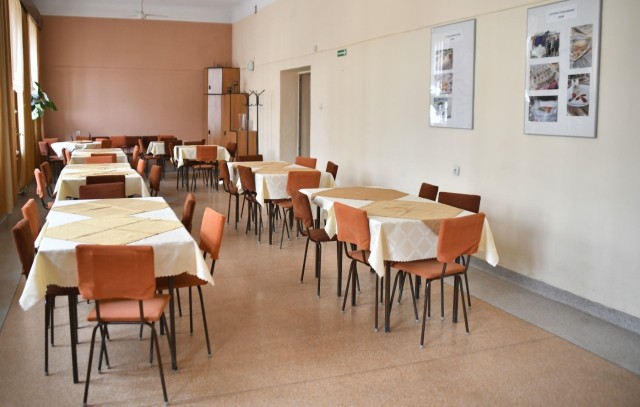 Obywatele Ukrainy ciepłe posiłki otrzymają w stoł&oacute;wce szkolnej przy ulicy Sienkiewicza 7 w Radomiu.