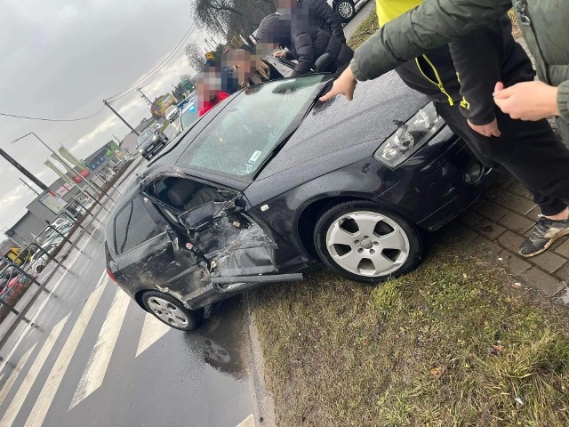 Wypadek na DW 780 w Alwerni. Zderzenie samochodu osobowego z ciężarówką