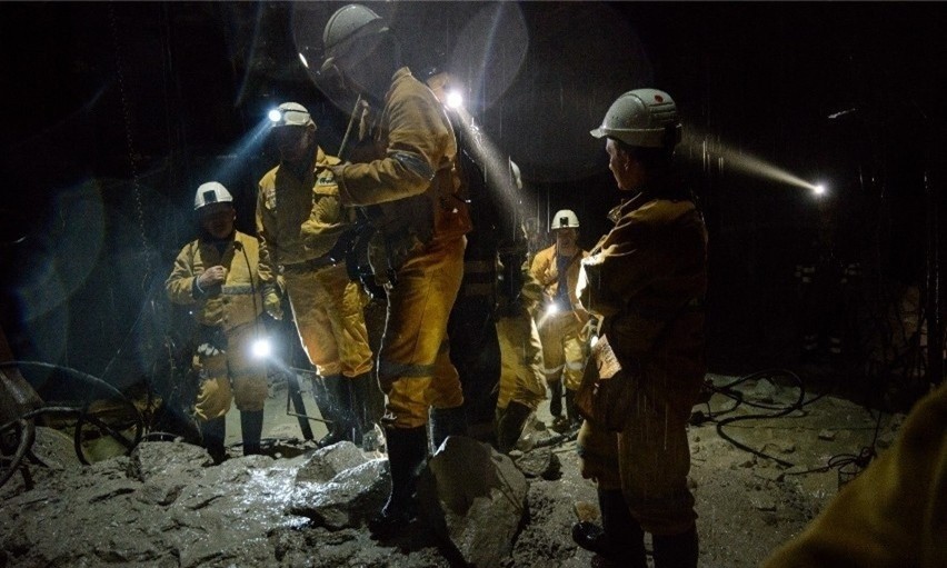 40-letni górnik został przysypany, akcja ratunkowa trwała 9...