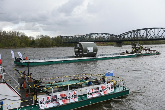 Promocyjny rejs kontenerowca płynącego z Gdańska do Warszawy trwał w sumie siedem dni. Normalnie pływa się znacznie szybciej