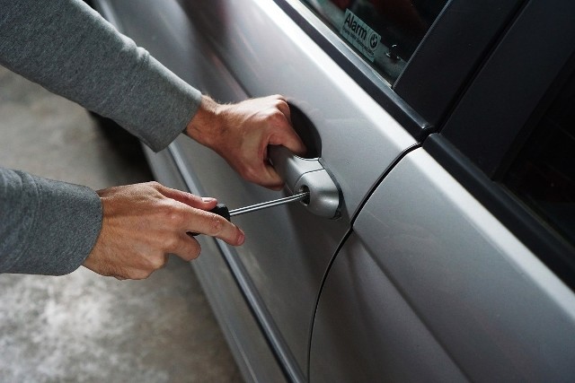 Sprawcy kradzieży audi 90 zostali wytypowani i ujęci