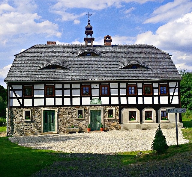 Dom przysłupowy w OlszynieDomy przysłupowe, jak ten w Olszynie, to unikalne atrakcje z pogranicza trzech kultur.
