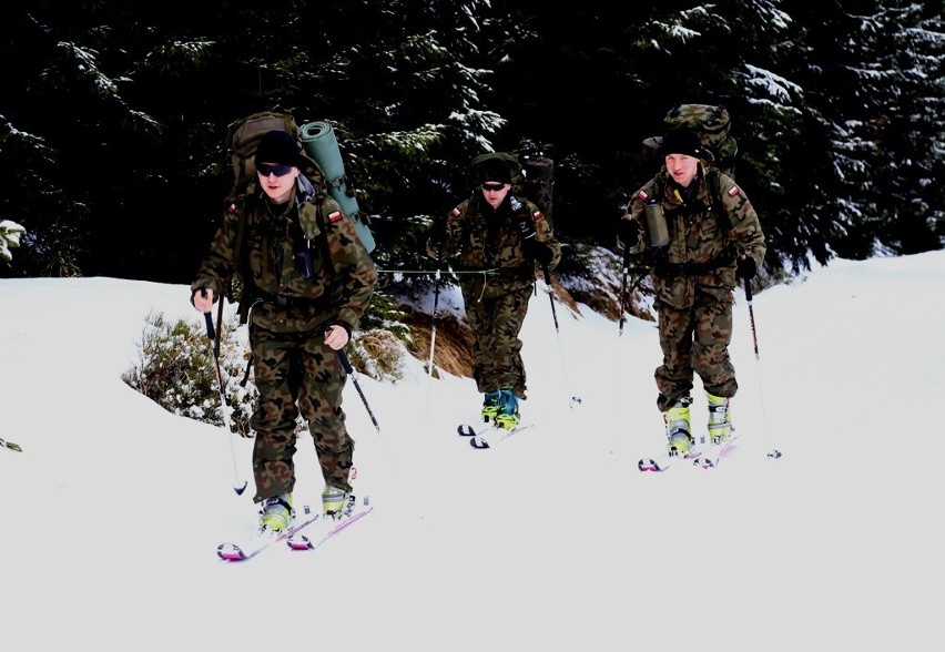 Military Ski Patrol - biegi na nartach z ciężkimi plecakami