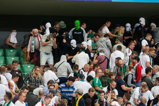 Rozróba na meczu Legia - Borussia