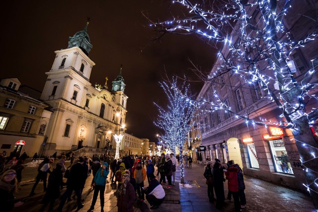 Znaczne różnice w liczbie odwiedzających sklepy mogą mieć istotne znaczenie dla konwersji i potencjału handlowego.