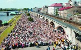 Historia jednego zdjęcia. Jest wyjątkowe: w kadrze zmieściło się 6 tys. gorzowian. Ty też? [GALERIA]