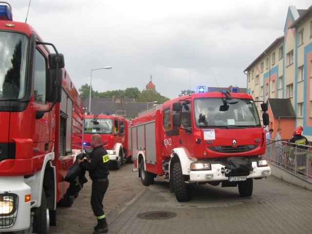 Na miejsce zdarzenia przyjechały trzy jednostki straży pożarnej.