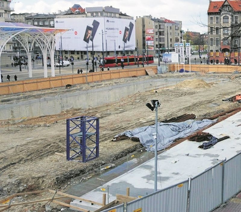 Tak w piątek wyglądał plac budowy u zbiegu ul. Piotrkowskiej...