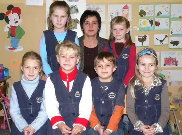 Klasa IWychowawczyni Leokadia Kuc. Uczniowie: Maciej Augustyn, Dominika Franusiak, Anita Goląb, Justyna Mazur, Marta Pawelek, Julia Sowula.