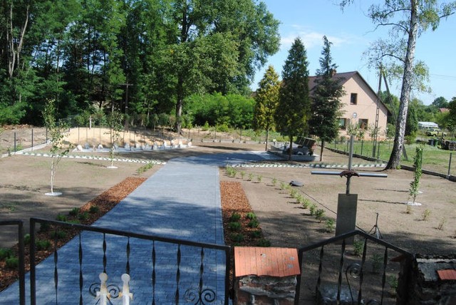 Cmentarz ofiar pacyfikacji w Kurzelowie.