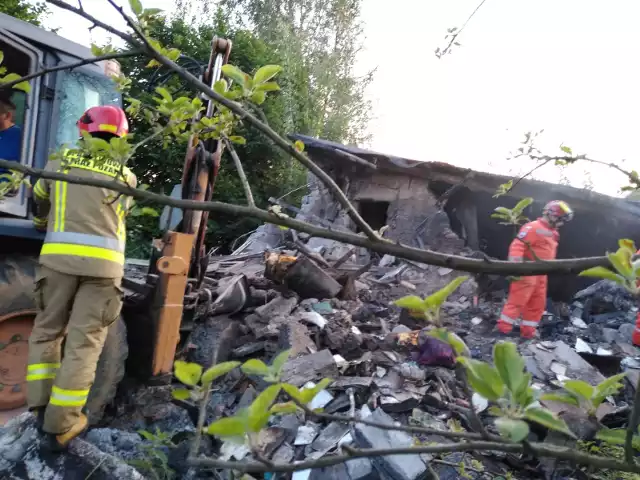 Tragiczny pożar w Zebrzydowicach koło CieszynaZobacz kolejne zdjęcia. Przesuwaj zdjęcia w prawo - naciśnij strzałkę lub przycisk NASTĘPNE