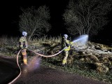 Nocny pożar siana w Nowem Bystrem na Podhalu. W akcję gaszenia zaangażowane były 4 zastępy straży