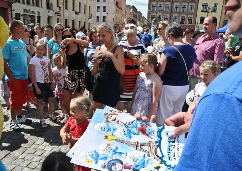 Po terenie Wioski chodziły hostessy, które rozdawały ulotki...