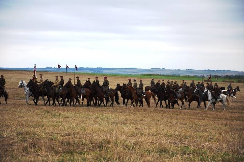 Rocznica bitwy pod Komarowem 2018. Wielka inscenizacja w Wolicy Śniatyckiej (ZDJĘCIA)