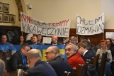 Koniec trzyletniej batalii sądowej o plakaty przeciwko kurzej fermie w Kawęczynie. "Obroniliśmy wolność słowa" - mówią społecznicy z Wrześni