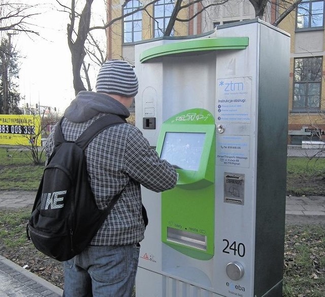 W biletomacie przy rondzie Kaponiera nie udało nam się naładować karty PEKA. Automat nie "widział" karty