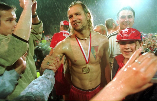 Radosław Majdan razem z Wisłą cieszył się w czerwcu ze zdobycia mistrzostwa Polski. Nie ukrywał jednak w Krakowie tatuażu swego ukochanego klubu.