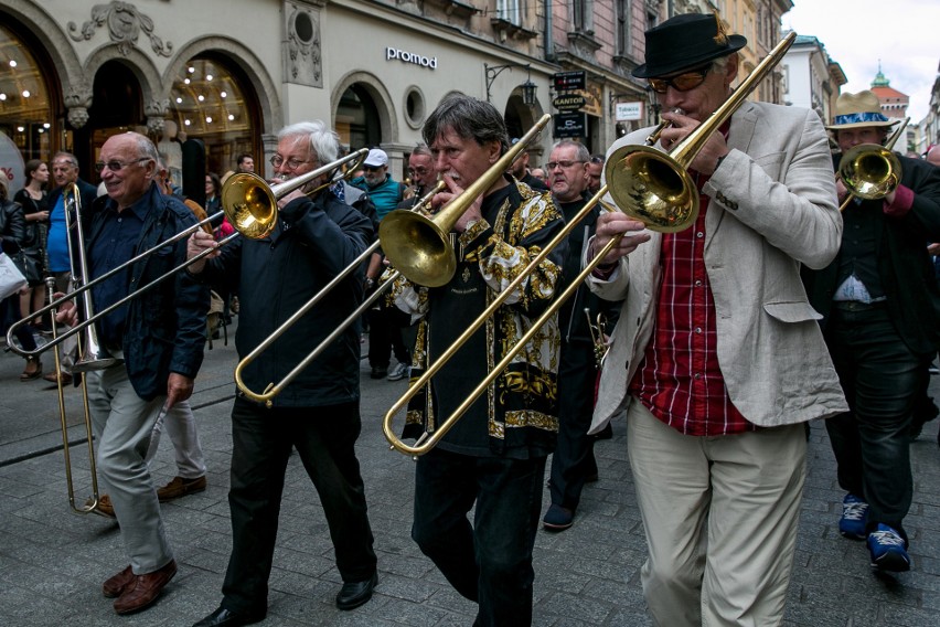 Kraków. Niedziela Nowoorleańska 2018. Koncerty jazzowe na scenie pod Ratuszem [ZDJĘCIA]