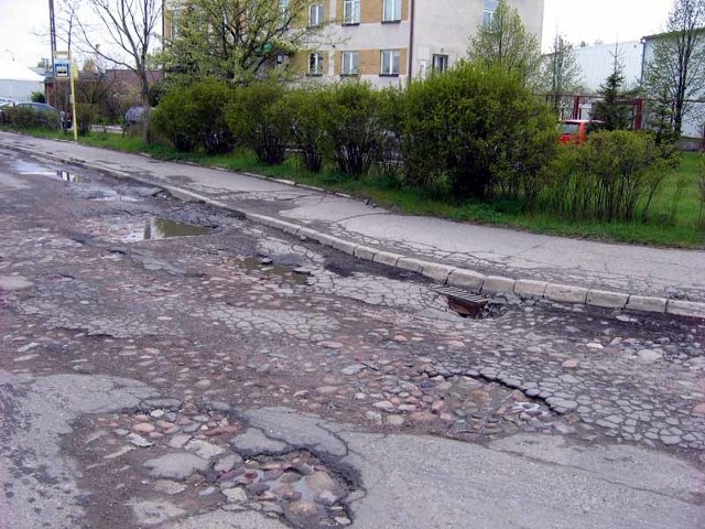 Tą ulicę bez trudu pokonają tylko samochody terenowe