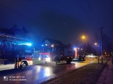 Ostrów Mazowiecka. Pożar domu przy ul. Sportowej 20.12.2020. Zapaliła się farelka elektryczna. Zdjęcia